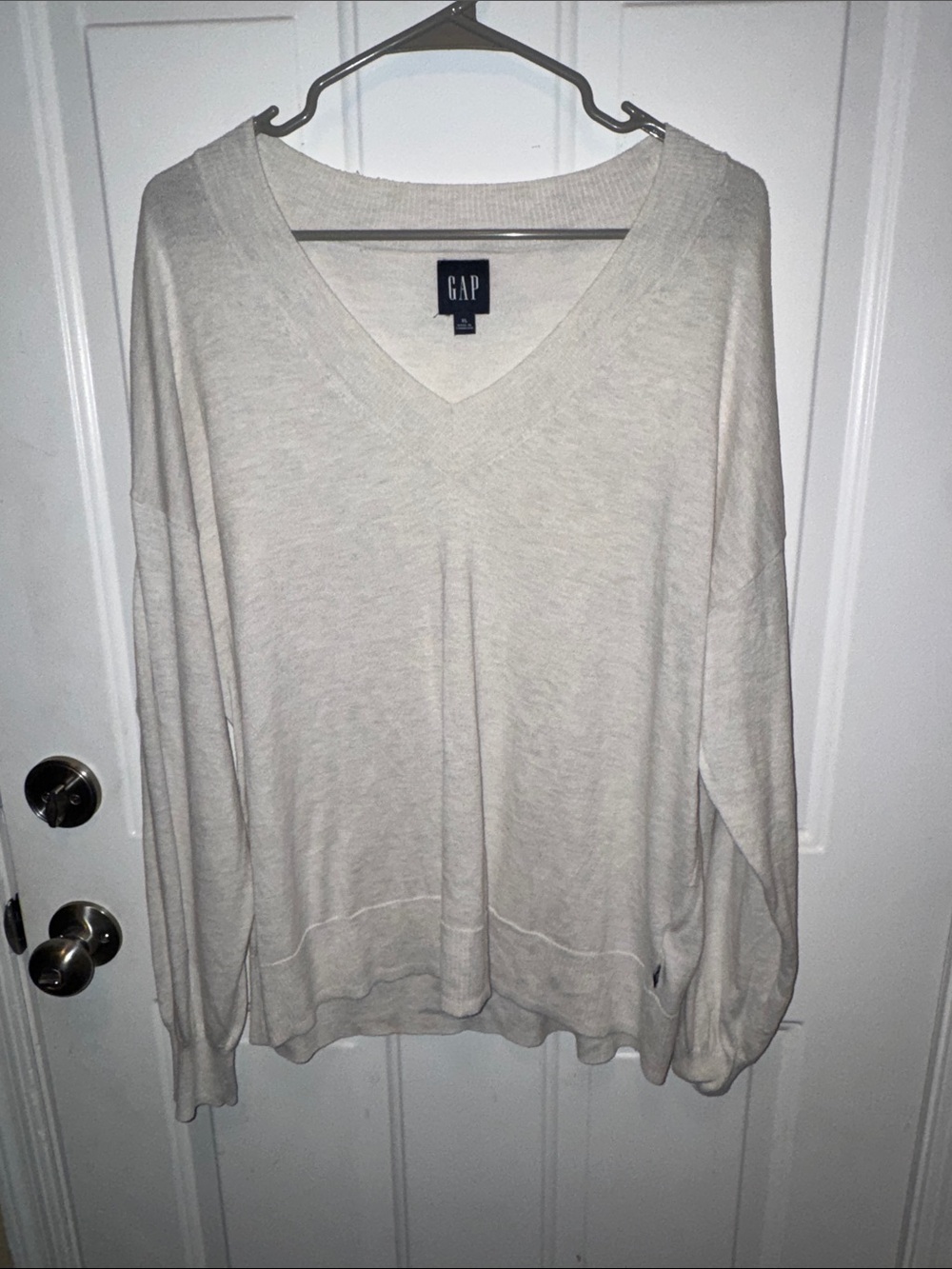 GAP Men's V-Neck Sweater in Light Cream
